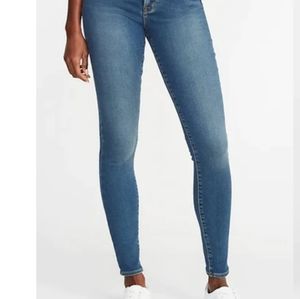 Old navy Rockstar super skinny built in war jeans